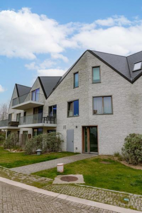 Huswell - Spacious top-floor apartment with private parking